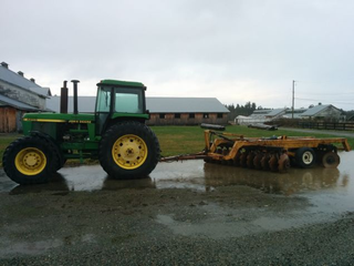 Illustration for article titled 1990(?) John Deere 4255: The Oppositelock Review